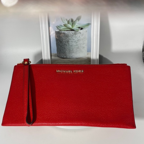 Michael Kors Red Pebble Leather Wristlet NWOT - Picture 1 of 3